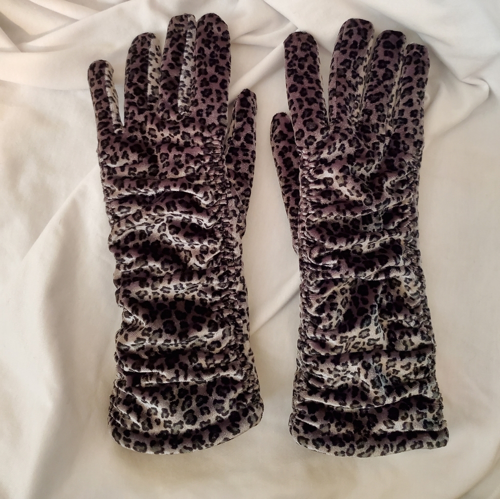 Ladies Cejon Leopard 🐆 Print Gloves with "Thinsul